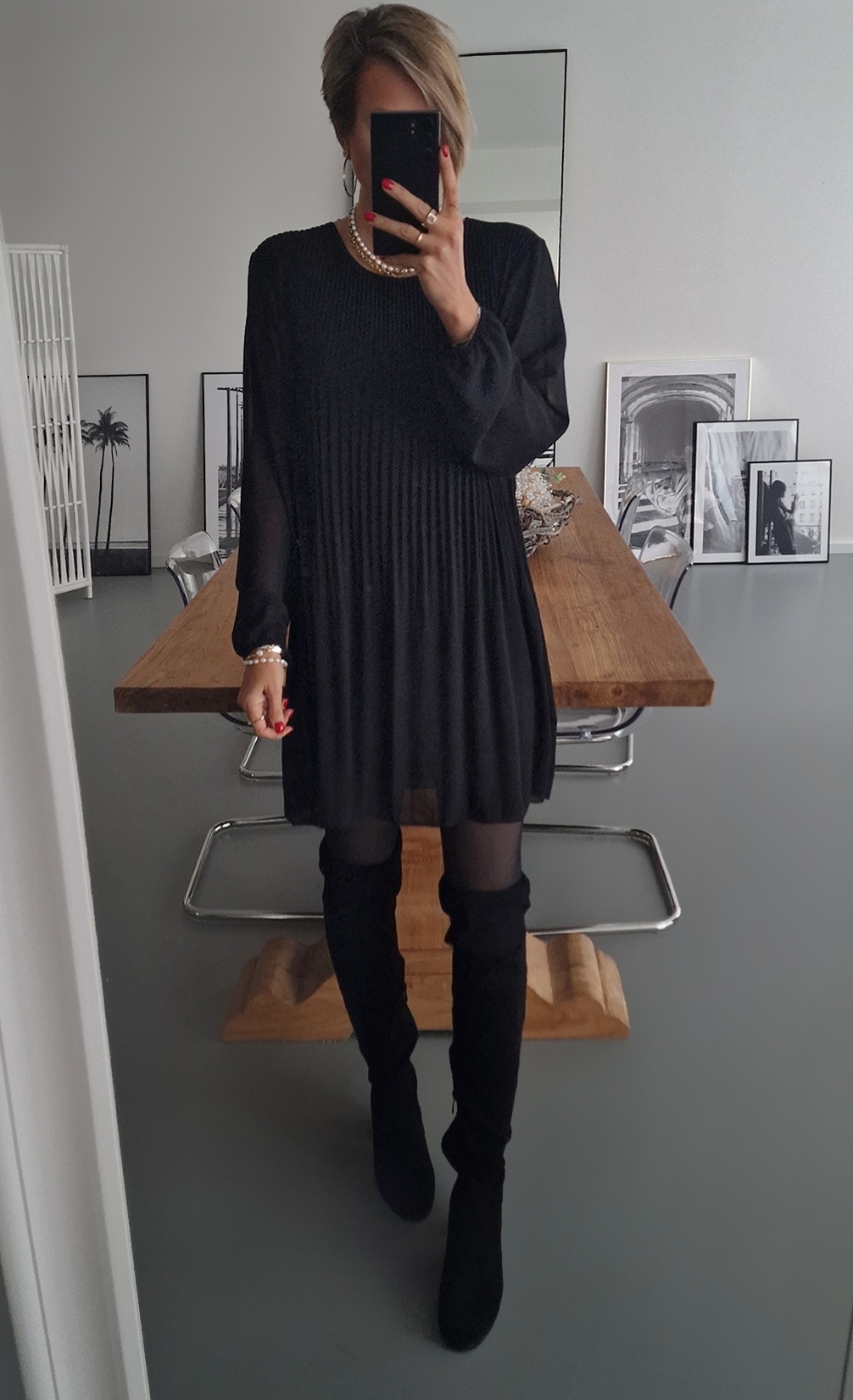 Kurzes Plisseekleid – ALL NIGHT LONG schwarz