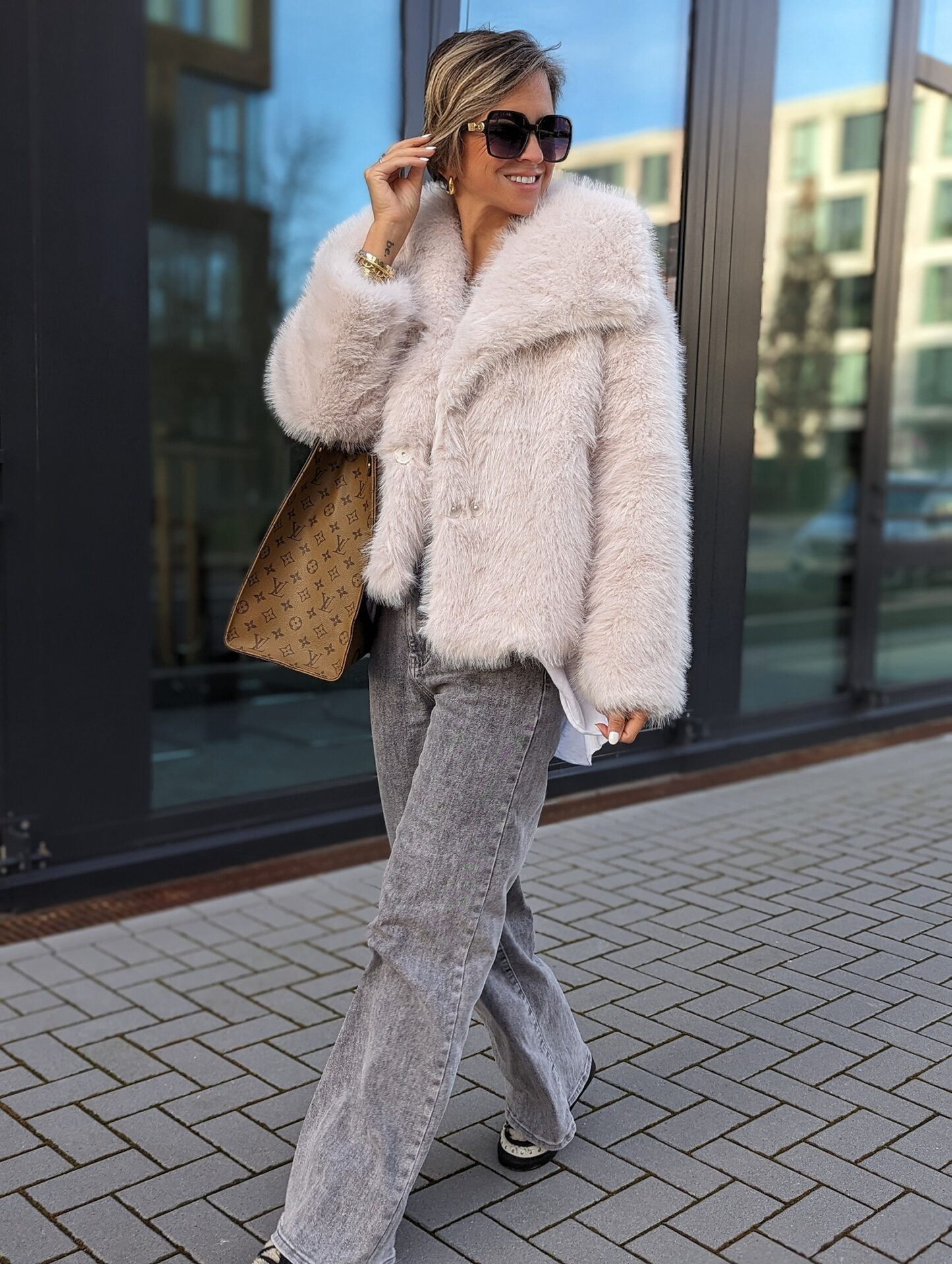 kuschelige FAKE FUR Jacke FASHION QUEEN creme